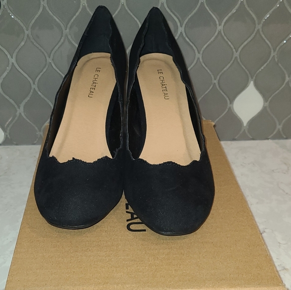 Size 8 Le Chateau Black Heels - Picture 2 of 4
